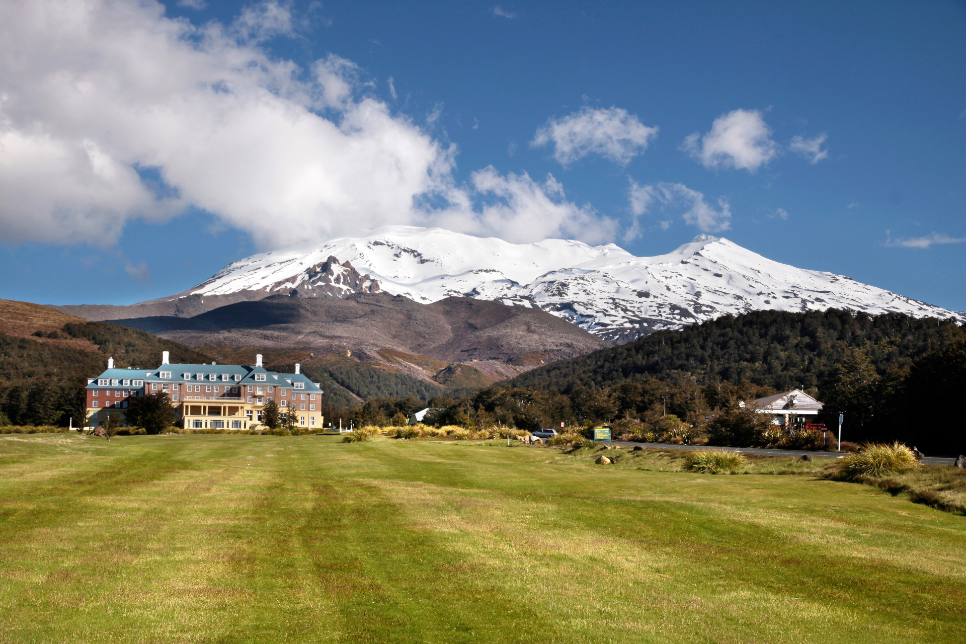Newzealand north Chateau Tongariro Hotel1