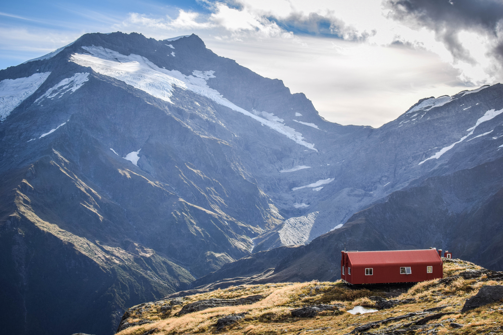 Newzealand south mountaspiring hut