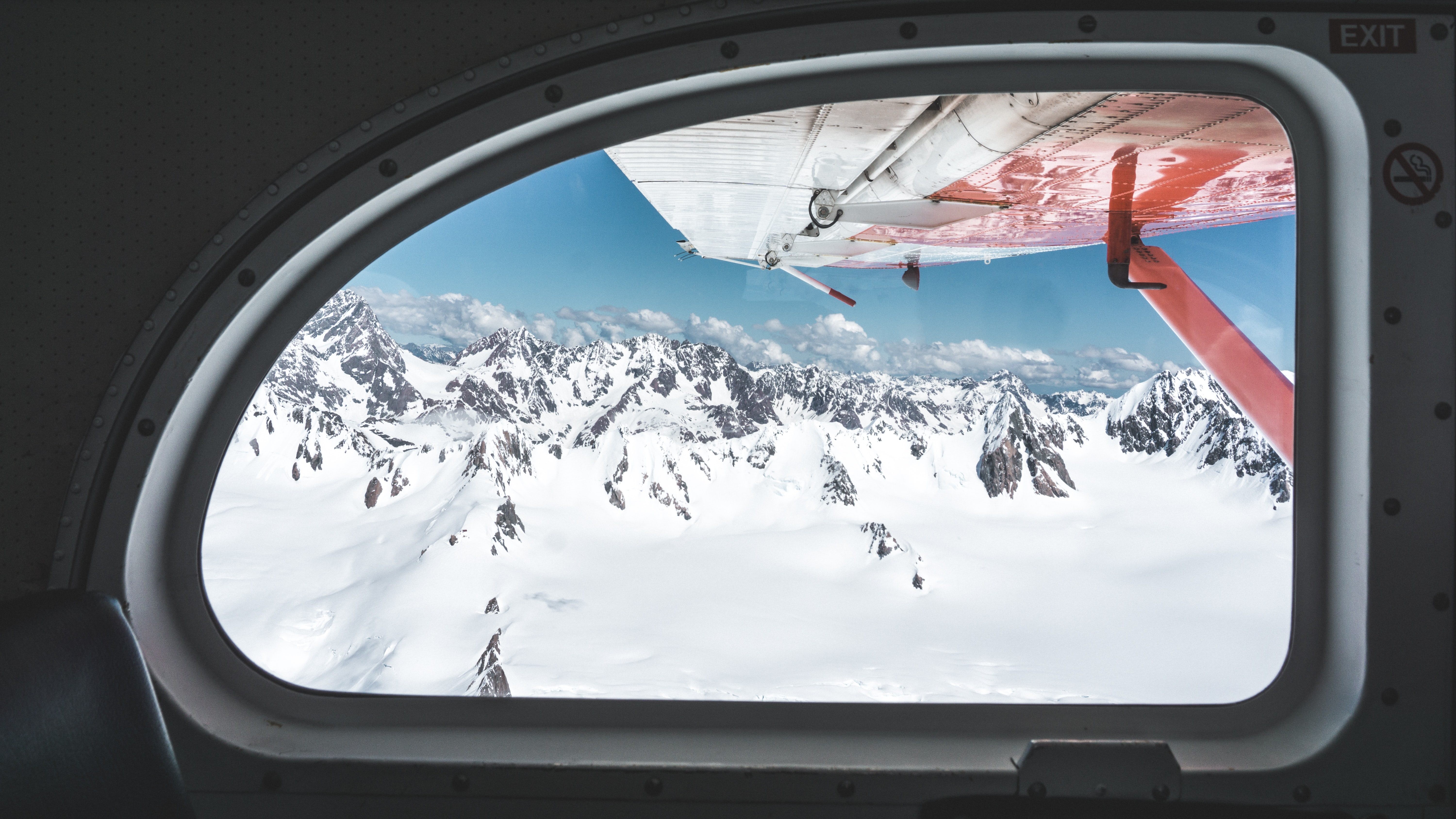 newzealand-south-mountcooknationalpark-airplane