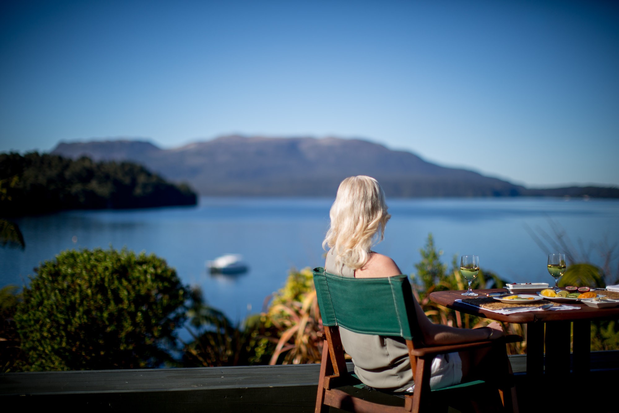 nz-dining-with-sea-view.jpg