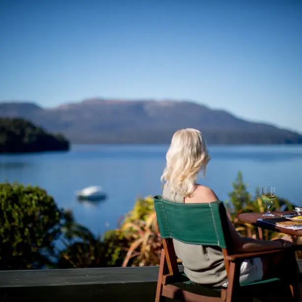 nz-dining-with-sea-view.jpg