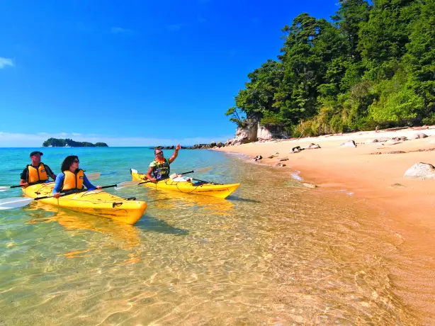 nz-south-abel tasman-kayak
