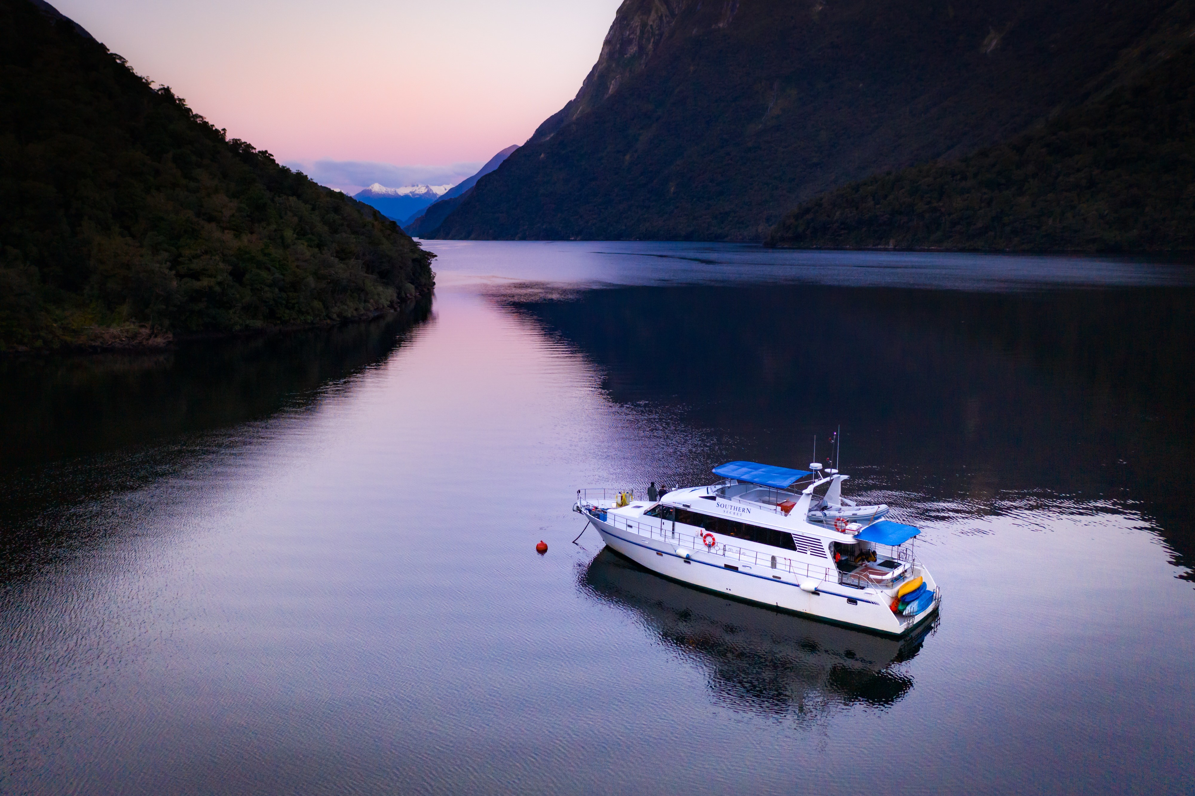 nz-south-fiordland-doubtful sound cruise sunset family header