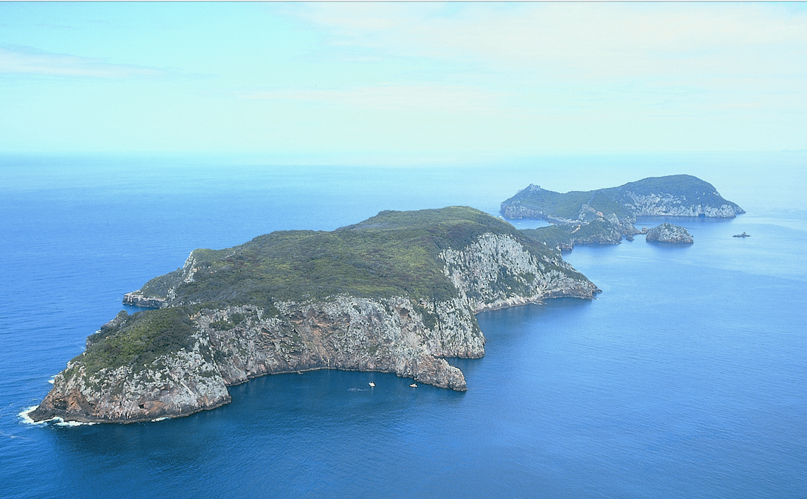 Neuseeland poor knights islands Luftaufnahme Inseln im Meer