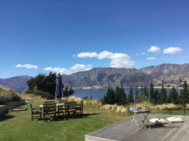 Nz wanaka lake hawea lake view earth cottage garden terrace friends comfortable