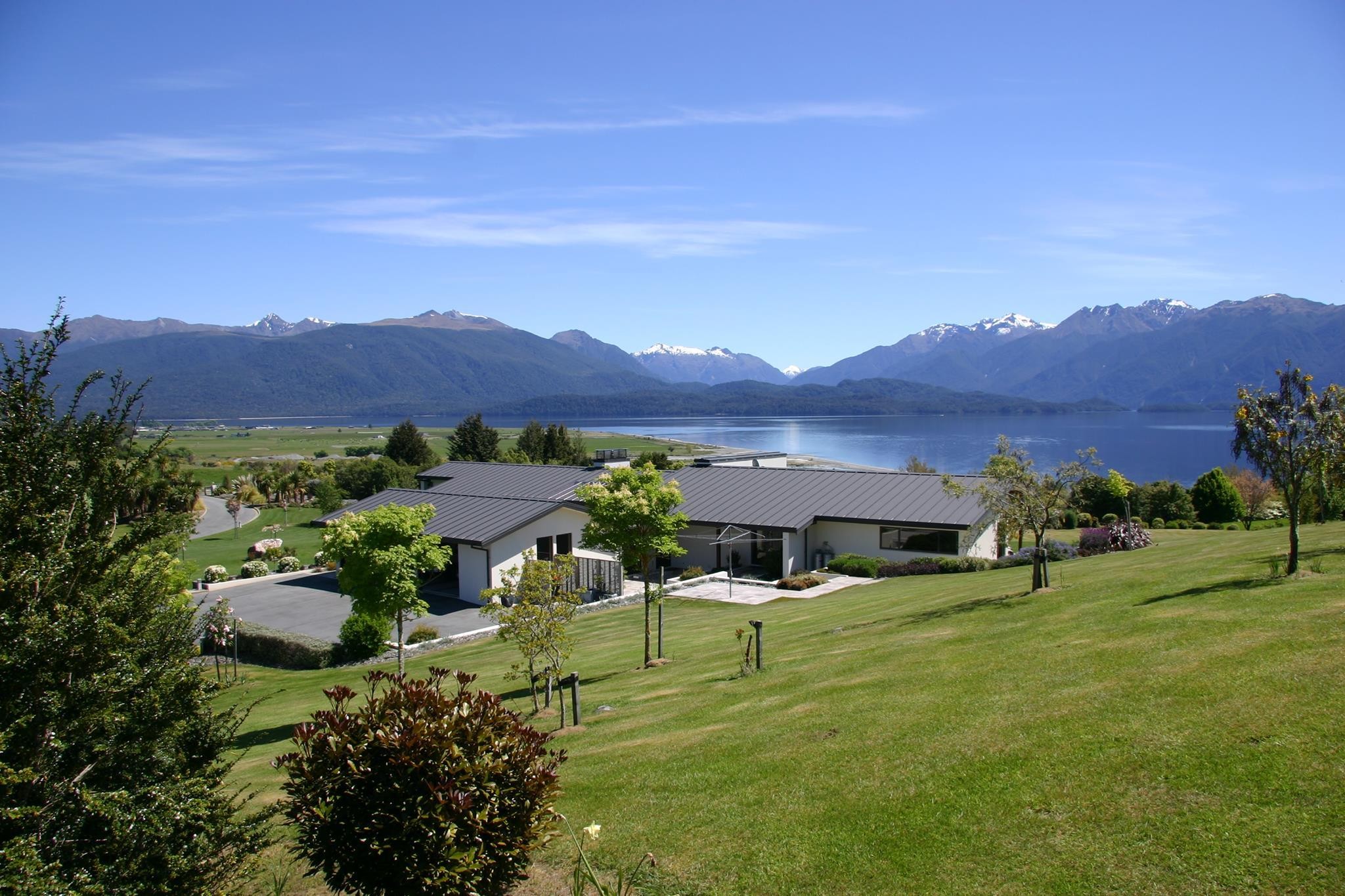 nz-south-mount aspiring-te anau lodge-outside nature view-stays-comfortable