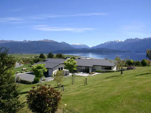 nz-south-mount aspiring-te anau lodge-outside nature view-stays-comfortable