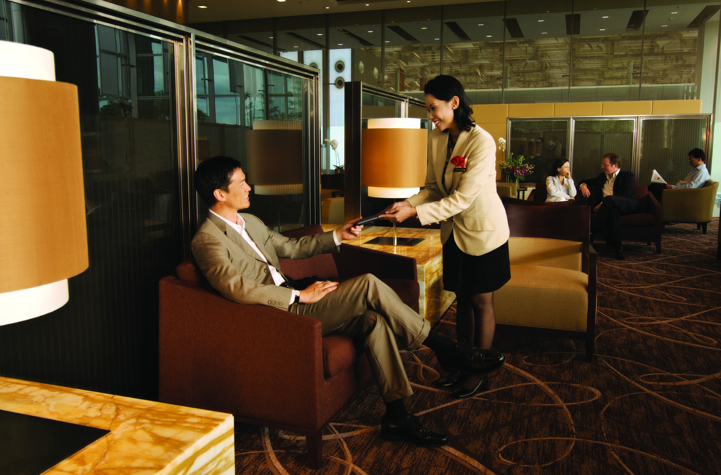 Einchecken in der ersten Klasse von Singapore Airlines
