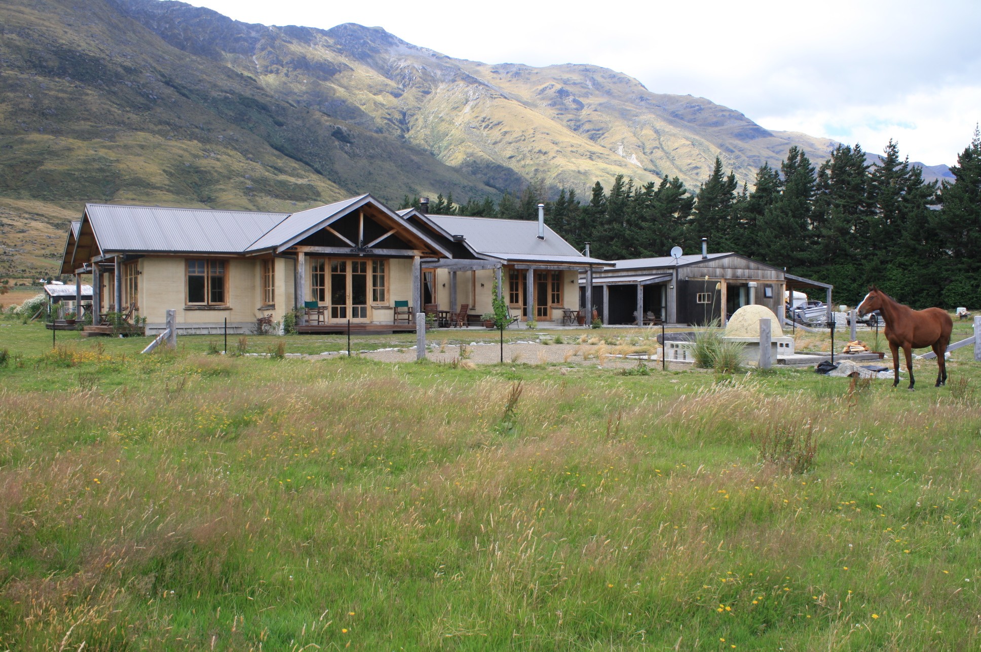 nz-makarora-bed-breakfast-garden-view-partner-accommodation-comfortable