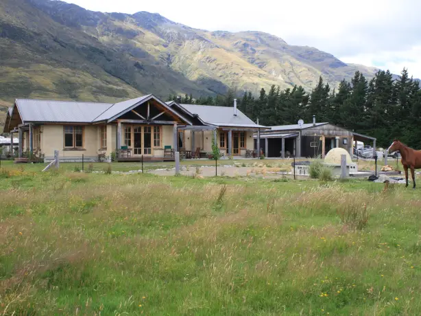 nz-makarora-bed-breakfast-garden-view-partner-accommodation-comfortable