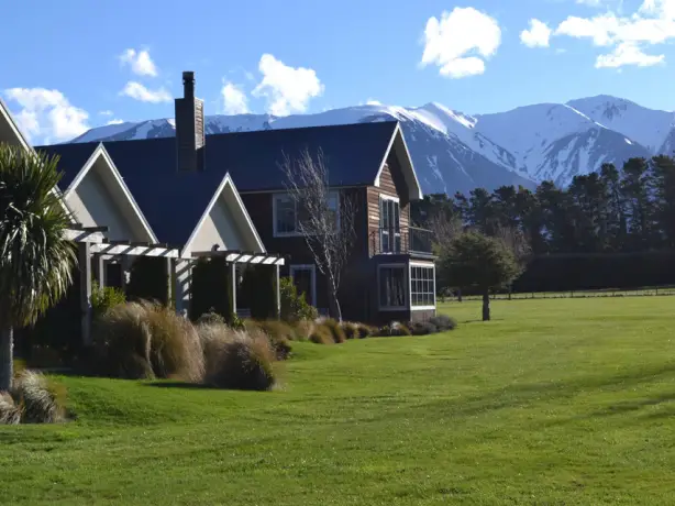 nz-canterbury-lodge-mountain-view-partner-accommodation-comfortable