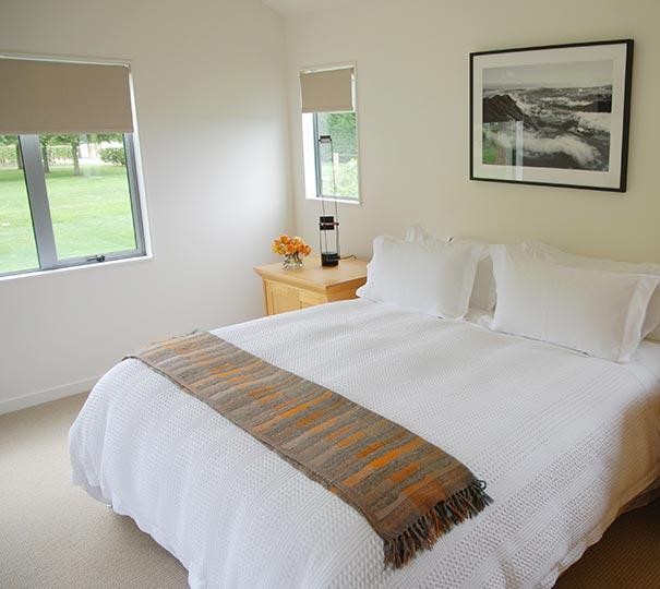 nz-hawkes-bay-cottage-bedroom-view-partner-accommodation-very-comfortable