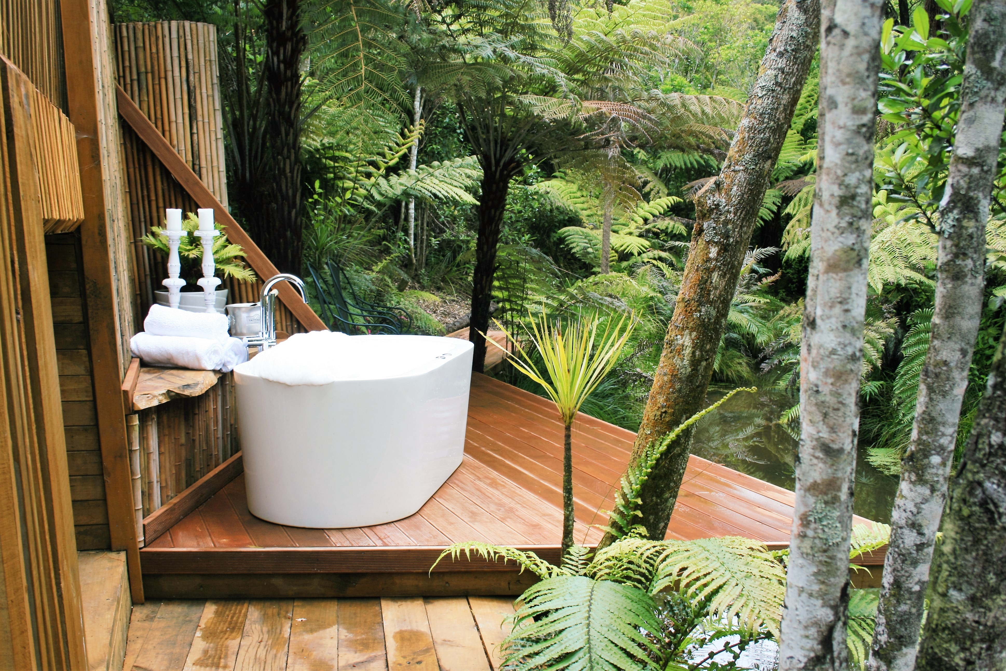 nz-auckland-eco-cottage-outside-bathroom-partner-accommodation-luxury