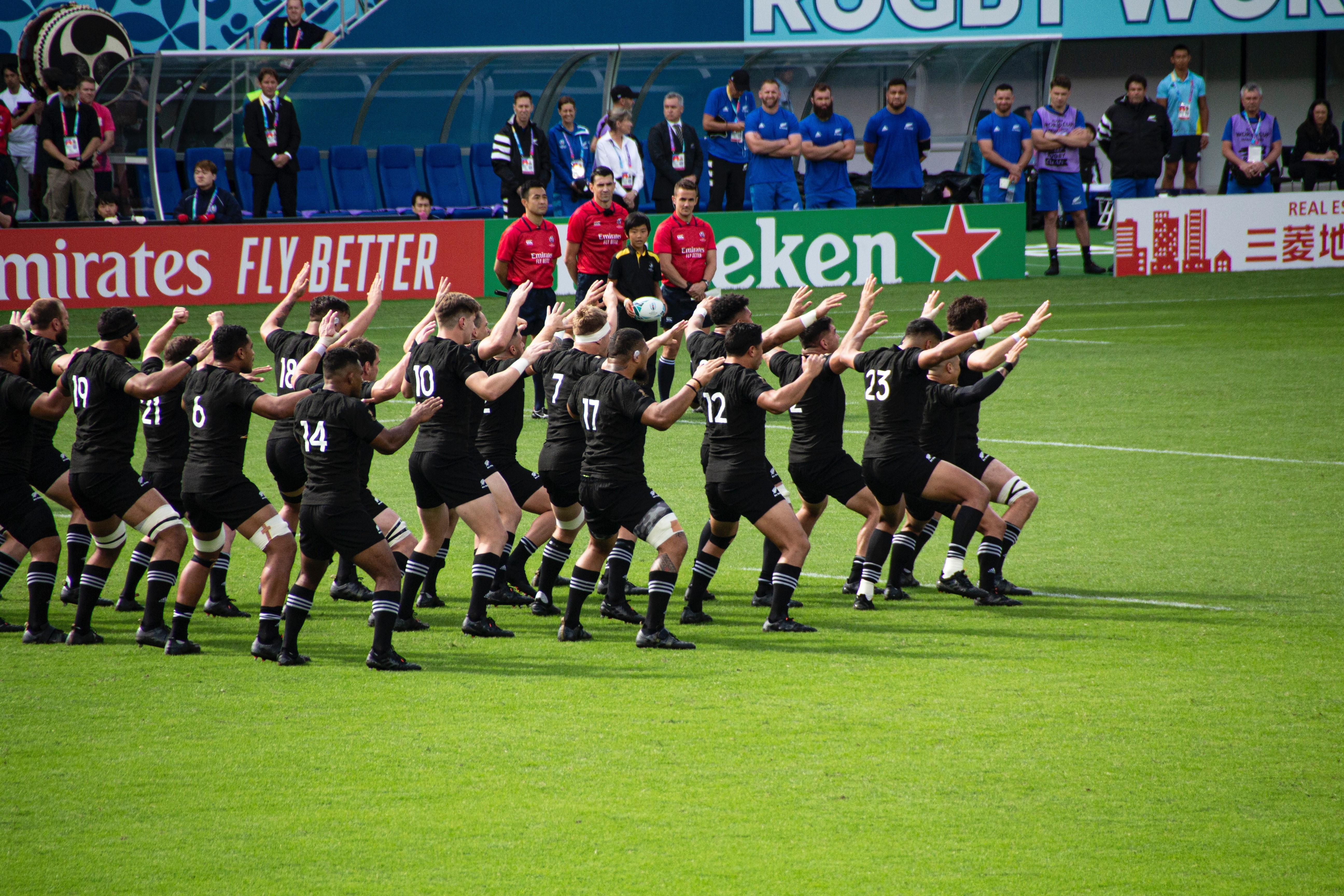 Neuseeländische Rugby-Mannschaft führt Haka auf