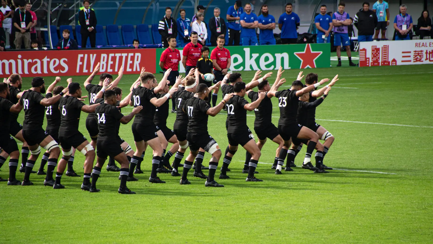 Neuseeländische Rugby-Mannschaft führt Haka auf