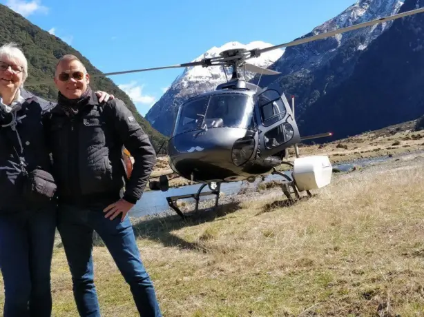 NZ wakker couple - helicopter