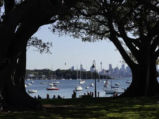 AUS review corerica Watsons Bay met uitzicht op skyline Sydney