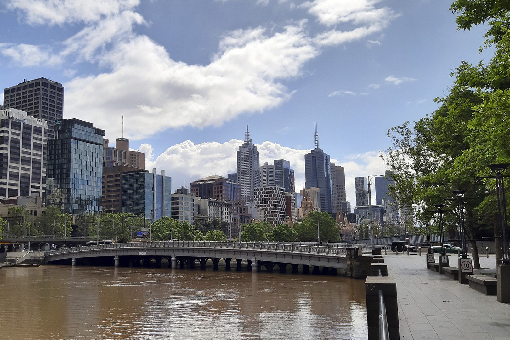 AUS review corerica overvolle Yarra River in Melbourne