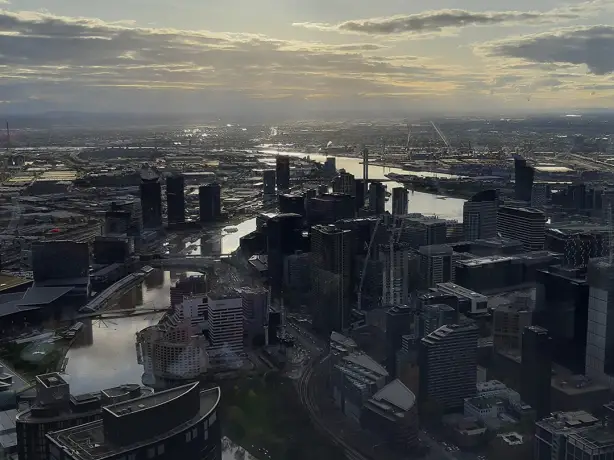 AUS review corerica golden hour op de 88ste verdieping van Eureka Tower