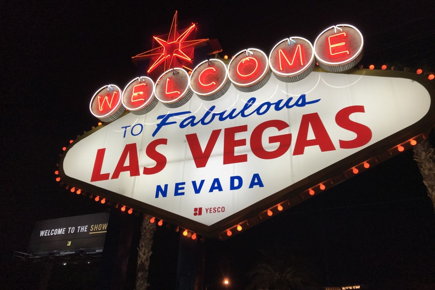 lit up Las Vegas sign at night