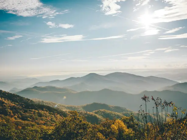 Panoramablick auf den Ridge Blue Mountains National Park bei gutem Wetter