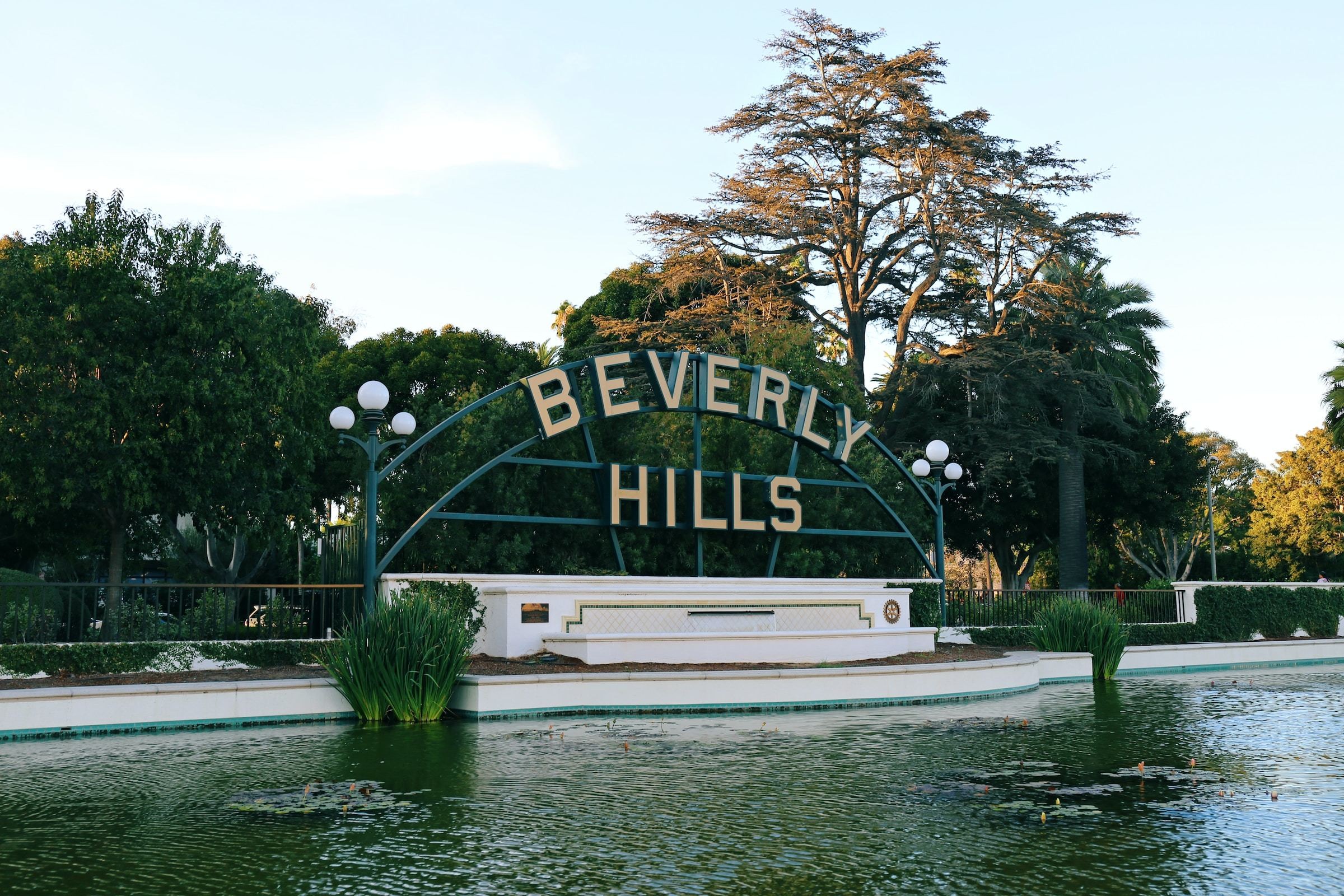US CA Los Angeles Beverly Hills sign Tommao wang unsplash