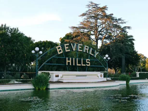 US CA Los Angeles Beverly Hills sign Tommao wang unsplash