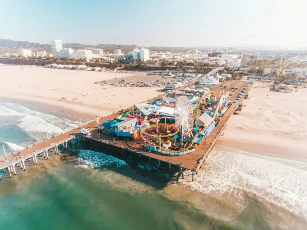 Vogelperspektive auf den Santa Monica Pier